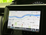 鮮明なディスプレイが、目的地までの道順をわかりやすく表示。運転に集中しながら、スムーズなナビゲーションをサポートします。
