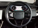 RANGEROVERのエレガントなステアリングはソフトレザーの握り心地の良いレザーを使用しています。