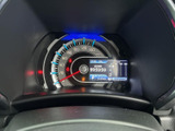 視認性の高いメーター類で、運転に必要な情報をしっかり確認できます。車両の状態が一目でわかる設計です。