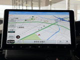 鮮明なディスプレイが、ルート検索をサポート。目的地までスムーズに案内し、ドライブをより快適にします。細部まで確認できる表示が魅力です。