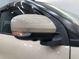 【純正アルミホイール】です!車両デザインに合わせてホイールをデザインしているため、見た目にもカッコイイアルミホイール♪洗車もラクチンで錆びません。