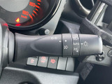 【オートライト(AUTO)】外の明るさをシステムが感知して、自動でヘッドライトが点灯します。ヘッドライトをつけ忘れを防ぐ便利機能です。