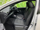 ドライバーの視界を妨げない、開放的な室内空間。運転に集中できる、快適な環境です。