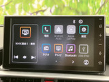 様々な情報を表示するモニター画面。車両情報やオーディオ操作など、快適なドライブをサポートします。使いやすさを追求したインターフェースです。