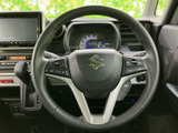 手に馴染むステアリングは、快適な運転操作を可能にします。操作性も高く、スムーズなハンドリングを実現します。運転の楽しさを追求しました。