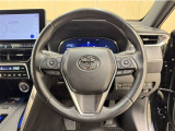 ステアリングスイッチ搭載!手を離さずに手元のスイッチでさまざまな操作が可能。運転中、視線をそらさなくても操作ができて安全です!