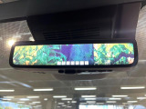 【デジタルインナーミラー】後席の大きな荷物や同乗者で後方が確認しづらい時でも安心!カメラが撮影した車両後方の映像をルームミラー内に表示。クリアな視界で状況の確認が可能です!
