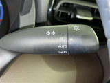 【オートライト】車外の明るさに応じて自動的にライトの点灯・消灯をしてくれます