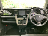 運転席からの視界は良好で、操作性にも優れています。快適なドライビングをサポートする空間です。