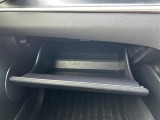 【グローブボックス】大容量のグローブボックスです!!車検証ケース他、日頃使う小物類の収納スペースもたくさんあります!