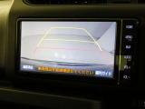 車庫入れの強い味方。後退時の死角をチェックするために便利です。