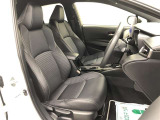 ホールド性があり安定した運転姿勢がとりやすいスポーティシート!身体に負担がかかりにくく、長時間の運転でも疲れにくいシートとなっています。
