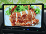 停車中に楽しめるTV機能。休憩時間などに映像を視聴できるので、移動時間を有効活用できます。快適な時間をお過ごしください。