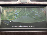 後席からの視界を広げるモニターが搭載されています。長距離移動の際、エンターテイメントとして活用できる便利な機能です。