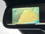 駐車時の安全性を高めるバックモニター。ガイドライン表示で、狭い場所でも安心して駐車できます。後方確認が苦手な方にもおすすめです。