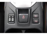 電動パーキングブレーキを採用しております。発進時はシートベルトをした状態でアクセルを踏むだけで解除できます。