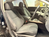 運転席も広々としており運転しやすい環境を実現しています☆室内クリーニングも実施済みです。