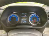 視認性の高いメーターが、運転に必要な情報を分かりやすく表示。運転に集中できます。