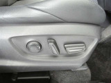 運転席パワーシート搭載。微妙な調整が手軽にでき、ピッタリのポジションで運転することが可能です。