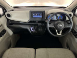 室内が明るく、運転がしやすいナチュラルベージュ内装となっております。