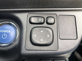 電動格納式ドアミラー付き。 狭い駐車場へ停めた時に、ボタン1つで左右のミラーをたたむ事ができます。