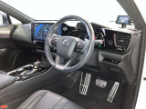 FSPORT専用本革スポーツシート。快適で操作性の良い運転の基本は、シートポジションです。
