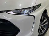 【LEDヘッドライト】悪天候や夜間走行時も良好な視界を確保し安心して運転できる高輝度LEDヘッドライトを装備!点灯速度が早く、消費電力も抑えられています。