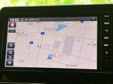 見やすい地図表示で、ドライバーのナビゲーションをサポート。周辺情報も確認できるので、初めての場所でも安心です。