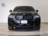 ☆BMWの代名詞とも言える【キドニーグリル】一目見ただけでBMW車であると認識できる確固たるアイコンとして存在感を放ちます☆