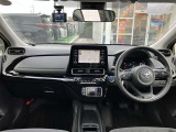 【運転席・インパネまわり】ハンドル・シート・フロアーなど隅々までプロによるクリーニング済み☆彡キレイな車内でドライブが一層快適にお楽しみいただけます!!