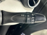 【オートライト(AUTO)】外の明るさをシステムが感知して、自動でヘッドライトが点灯します。ヘッドライトをつけ忘れを防ぐ便利機能です。