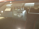 【ドラレコ前(後方用カメラ有)】今では車の必需品です。運転中の映像や音声を記録して残します。事故などが起きた場合の証拠になるので、もしもの時に役立ちます。
