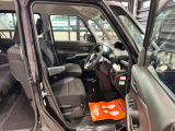運転席にも収納スペース充実してます☆
