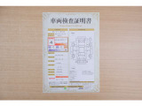 【車輌検査証明書】店頭にてクルマの状態が一目で分かる検査証明書を公開中。トヨタ認定検査員が厳しく査定し、状態を点数と図解で表示しています。修復歴はもちろん、傷やヘコミの箇所や程度がご確認いただけます。
