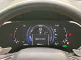 わかりやすいデザインのメーターで、運転状況を一目で確認できます。視認性が高く、安全運転をサポートします。充実した情報が表示されます。