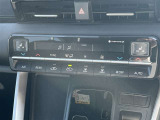 運転席と助手席でそれぞれお好みの温度を設定できる「デュアルエアコン」を装備しています!「運転席は涼しくしたいけれど、助手席は少し暖かくしたい&hellip;」そんな、同乗者同士の体感温度に合わせられます