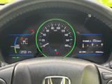 視認性の高いメーター類が、運転に必要な情報を的確に伝えます。運転状況が一目でわかり、安全運転をサポートします。デザインも洗練されています。