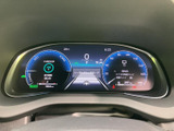視認性の高いメーターパネルは、運転に必要な情報を分かりやすく表示し、洗練された空間を演出します。