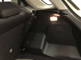 トランクル-ムは照明付きです。地下駐車場や、夜間のお荷物整理に大変便利です。
