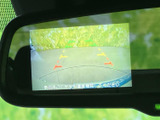 狭い場所でも安全に駐車できるバックモニター付き。後方の状況をしっかり確認でき、運転の苦手な方にもおすすめです。