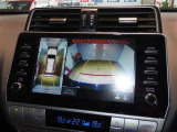 バックガイドモニターで、後方を確認しながら安心して駐車することができます。運転初心者も熟練者も必須の機能ですよ!