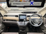 運転席周りはシンプルで使いやすく、運転に集中できます。視界が広く、安全運転をサポート。快適なドライブを約束します。