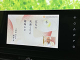 停車中にTVや映像コンテンツを楽しめます。後部座席での移動時間を快適に過ごせる機能が充実。エンターテイメント性を高めます。