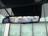 【デジタルインナーミラー】車両後方カメラの映像をルームミラーに映すことが出来ます。 そのため、後席に人や荷物があって後方が見えづらい場合でもしっかり視界を確保することが出来ます。