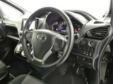 見通しのよいすっきりとした視界で、誰でも運転しやすいです。運転のしやすさは疲れにくさにも繋がりますよ♪