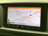 鮮やかなディスプレイが、様々な情報を分かりやすく表示。運転に必要な情報を的確に把握でき、安全運転をサポートします。