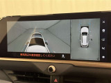 【パノラミックビューモニター】車を真上から見た状態をナビに映し出し、駐車時などをサポート☆クルマの斜め後ろなど、目が届きにくい箇所も確認できるため、いち早く障害物に気が付くことができます!