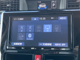 お好みの音楽やラジオを気軽に楽しめます。高音質で、車内をコンサートホールのような空間に変えてくれます。長距離運転も楽しくなりますね。