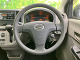 握りやすい形状で、運転をサポート。操作性にも優れ、スムーズなハンドリングを実現します。日常の運転から長距離ドライブまで、快適な運転体験を。