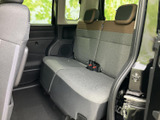 運転席からの視界は良好。操作性にも優れ、快適なドライビングをサポートします。落ち着いた空間が魅力です。